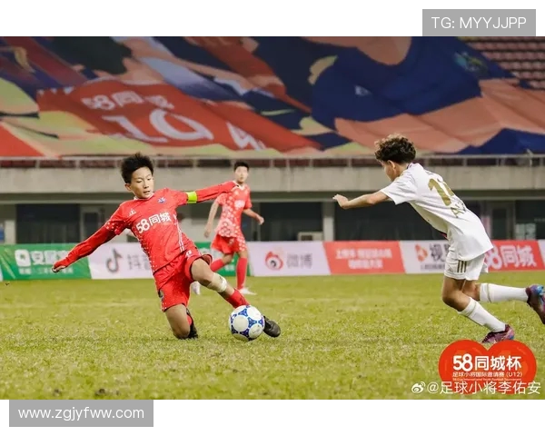 大阪飞脚与清水鼓动的激烈对决展现足球魅力与团队精神的完美结合